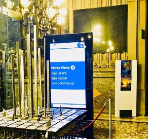 mobile spinetix totem in the lobby of palazzo casteglioni