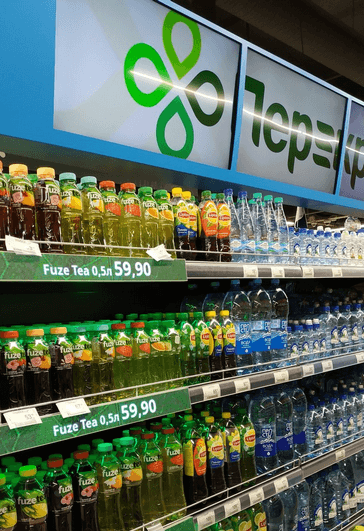 coca-cola juice stand at a supermarket with spinetix digital signage