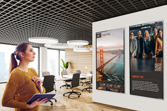 digital signage and guest experiences