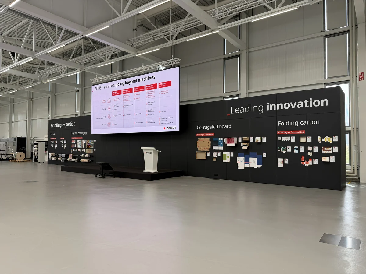 LED video wall in the BOBST welcome area driven by two SpinetiX iBX440 players