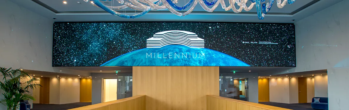 bâtiment du siège à propos de l'image d'en-tête de spinetix