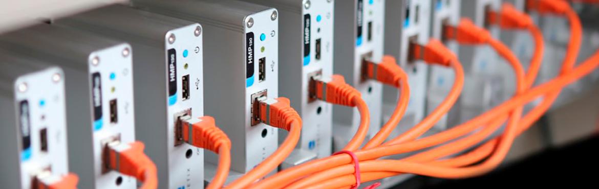 spinetix hmp digital signage players connected in a network configuration