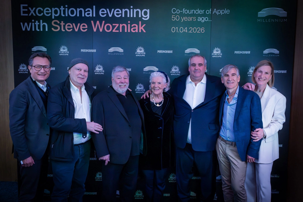 spinetix team with steve wozniak - founder apple